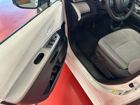 Certified 2025 Toyota Sienna LE w/ LE Plus Package AWD/4WD image 9