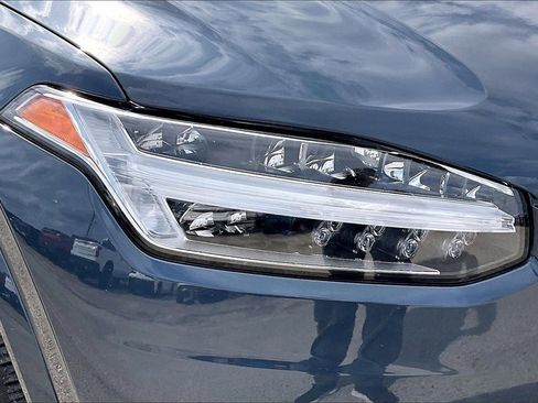 Used 2022 Volvo XC90 T6 Momentum w/ Advanced Package image 33