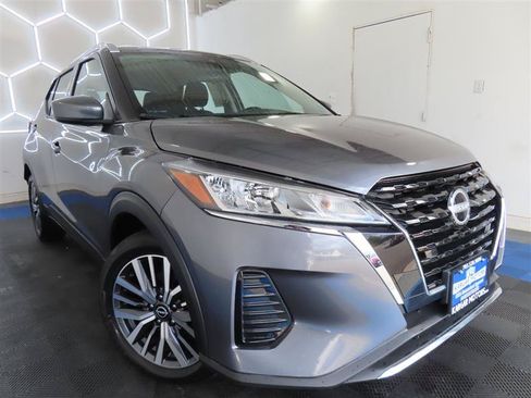 Used 2024 Nissan Kicks SV FWD image 3