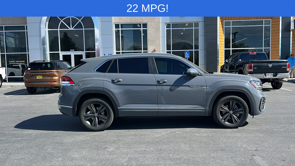 Used 2022 Volkswagen Atlas Cross Sport SEL R-Line AWD/4WD image 2