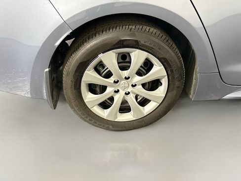 Used 2025 Toyota Corolla LE image 32