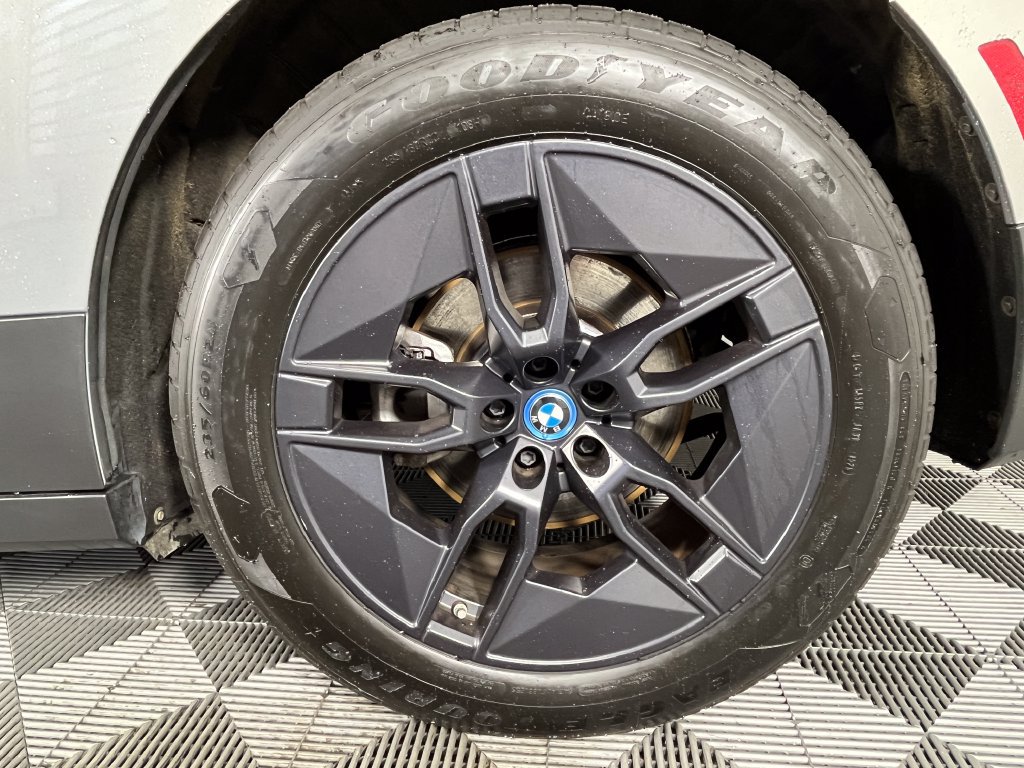 Used 2024 BMW iX xDrive50 AWD/4WD image 15