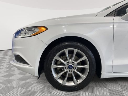 Used 2017 Ford Fusion SE w/ Fusion SE Technology Package FWD image 11