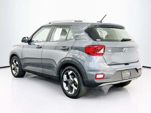 Used 2025 Hyundai Venue SEL image 5