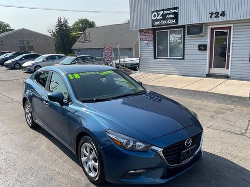 Used 2018 MAZDA MAZDA3 Sport FWD image 2