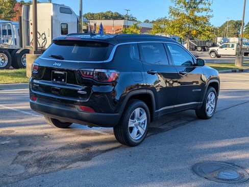 Used 2022 Jeep Compass Latitude image 4