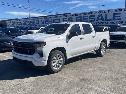Used 2022 Chevrolet Silverado 1500 Custom image 2