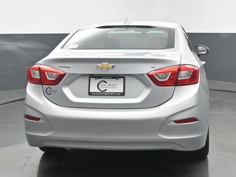 Used 2018 Chevrolet Cruze LT w/ Convenience Package FWD image 5