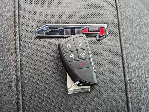Used 2025 GMC Sierra 2500 AT4 w/ AT4 Premium Plus Package AWD/4WD image 32