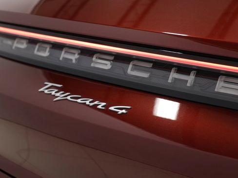 Used 2022 Porsche Taycan 4 Cross Turismo w/ Technology Package image 95