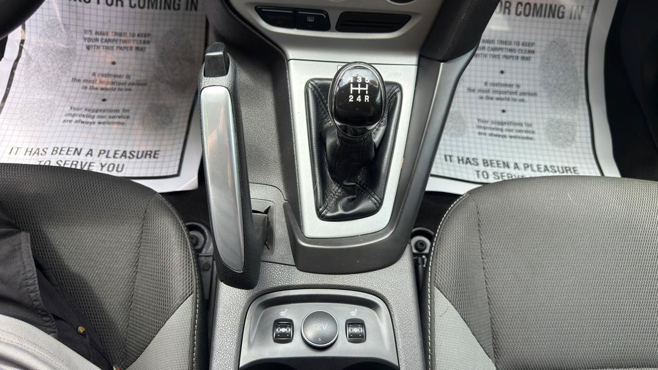 Used 2013 Ford Focus SE w/ SE Winter Pkg FWD image 25