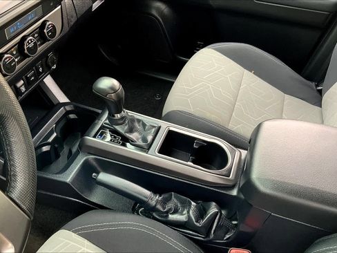 Certified 2022 Toyota Tacoma TRD Off-Road image 15