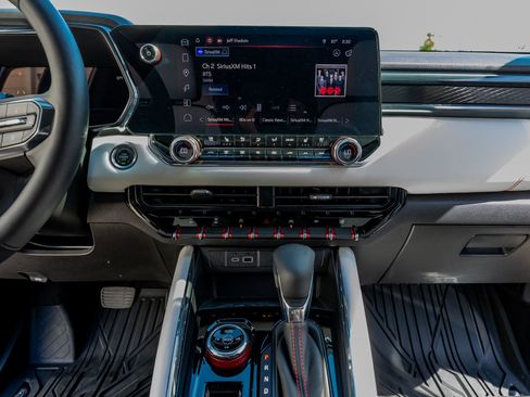 Used 2024 GMC Canyon AT4X image 24