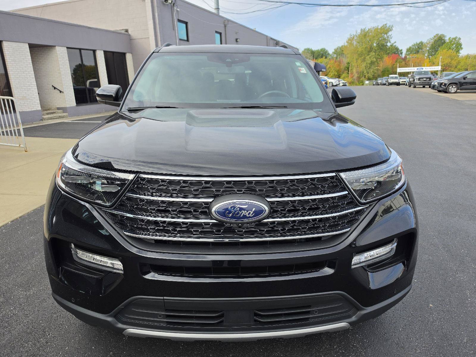 Used 2024 Ford Explorer XLT w/ Equipment Group 202A AWD/4WD image 5
