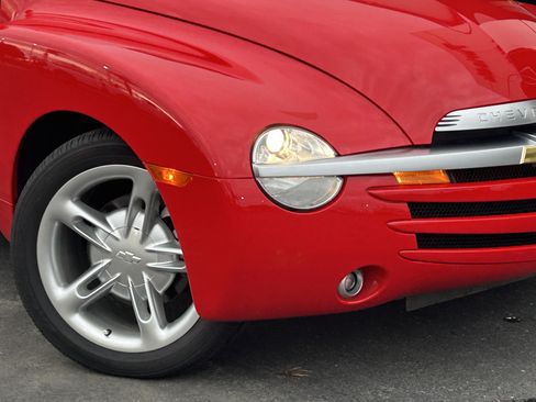 Used 2003 Chevrolet SSR w/ Preferred Equipment Group image 3