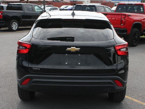 Used 2024 Chevrolet Trax LS FWD image 6