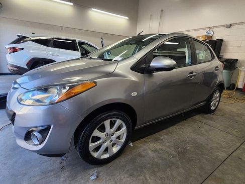 Used 2011 MAZDA MAZDA2 Touring FWD image 26