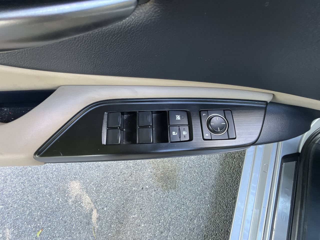 Used 2019 Lexus ES 350 w/ Premium Package FWD image 4