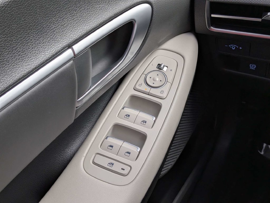 Used 2025 Hyundai Sonata SEL FWD image 19