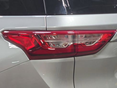 Used 2018 Chevrolet Traverse LT w/ LPO, Black Accent Package image 40