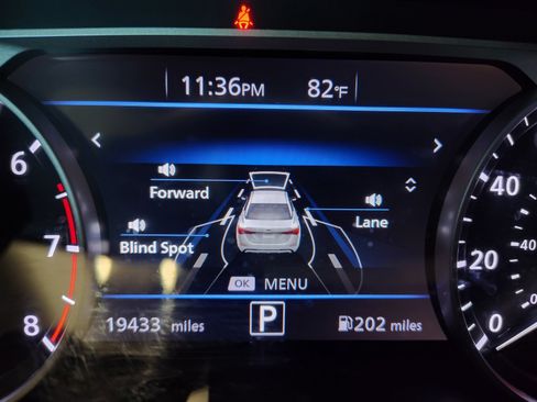 Used 2024 Nissan Sentra SV FWD image 31