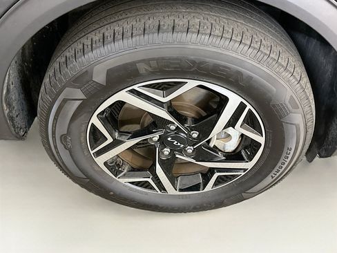 Used 2025 Kia Sportage LX image 11
