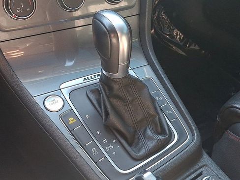 Used 2017 Volkswagen Golf Alltrack SE image 10