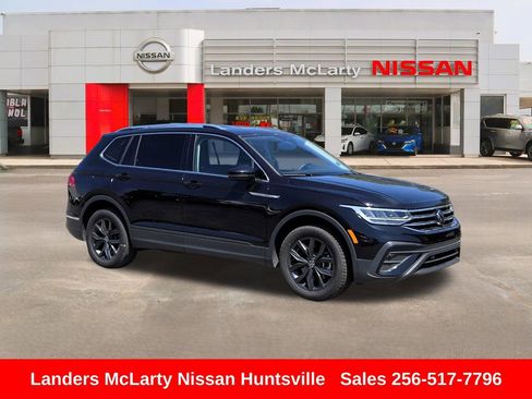 Used 2024 Volkswagen Tiguan SE AWD/4WD image 1