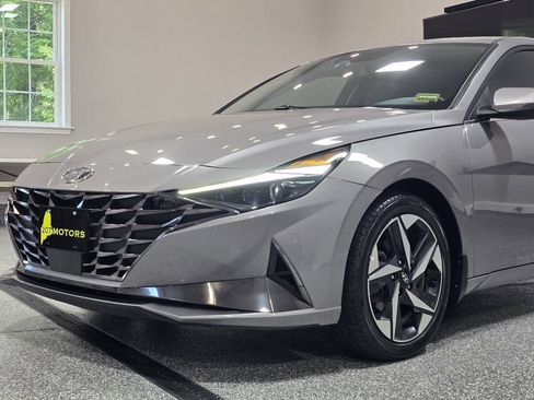 Used 2023 Hyundai Elantra Limited w/ Winter Weather Package FWD image 5