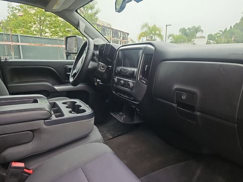 Used 2016 Chevrolet Silverado 2500 LT w/ LT Convenience Package AWD/4WD image 4