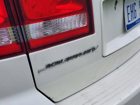 Used 2015 Dodge Journey R/T w/ Flexible Seating Group FWD image 7