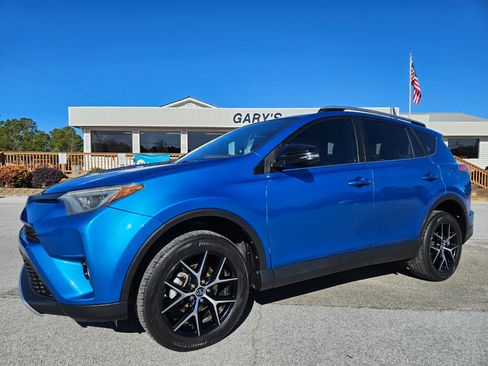 Used 2016 Toyota RAV4 SE image 2