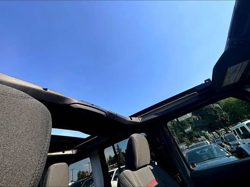 New 2025 Jeep Wrangler Unlimited Rubicon w/ XTREMEE 35" Tire Package image 25