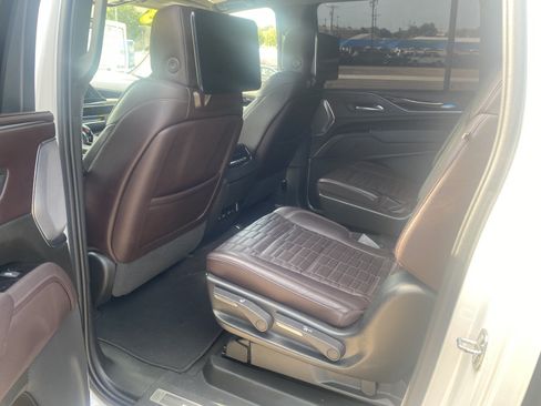 Used 2023 Cadillac Escalade ESV Sport Platinum AWD/4WD image 11
