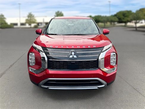 New 2025 Mitsubishi Outlander SE image 2
