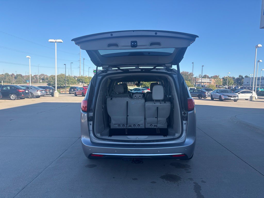 Used 2019 Chrysler Pacifica Touring-L Plus FWD image 40