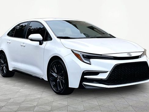 Used 2024 Toyota Corolla SE FWD image 3