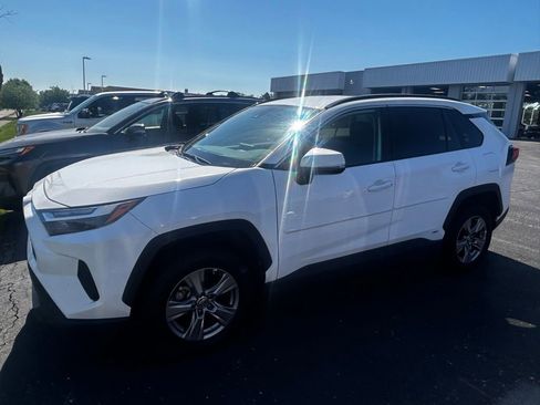 Used 2024 Toyota RAV4 LE AWD/4WD image 4