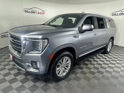 Used 2022 GMC Yukon XL SLT w/ SLT Premium Package image 2