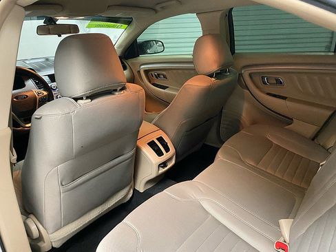 Used 2017 Ford Taurus SE image 12