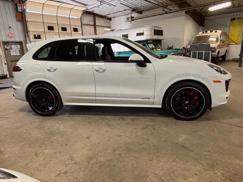 Used 2016 Porsche Cayenne GTS AWD/4WD image 8