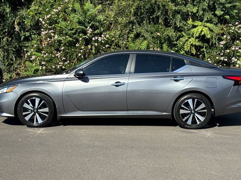 Used 2022 Nissan Altima 2.5 SV FWD image 7