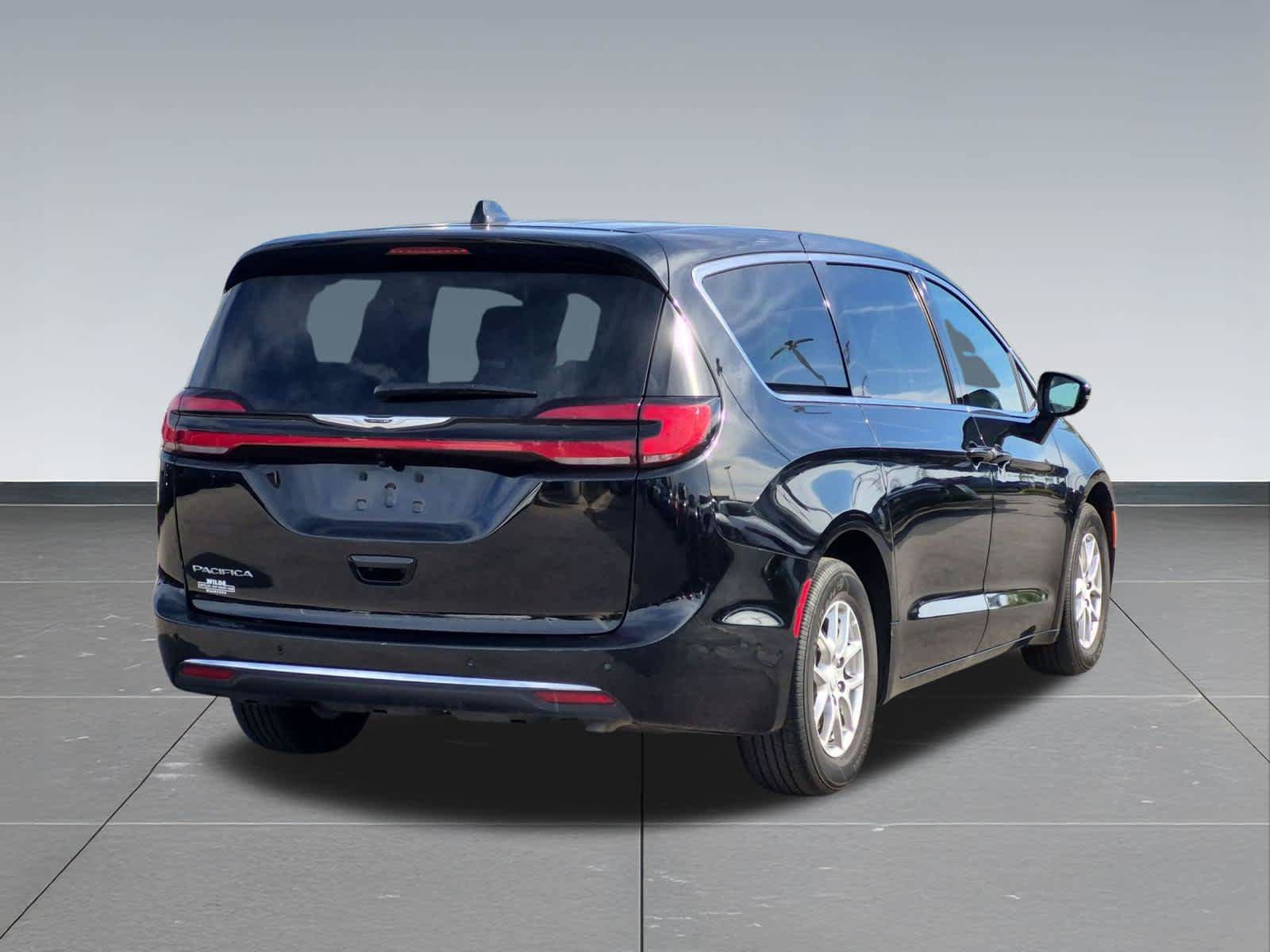 Used 2026 Chrysler Pacifica Select FWD image 6