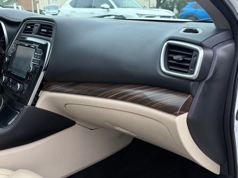 Used 2018 Nissan Maxima Platinum FWD image 19