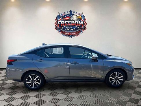 Used 2025 Nissan Versa SV FWD image 3