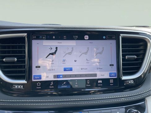 Used 2023 Chrysler Pacifica Limited FWD image 26