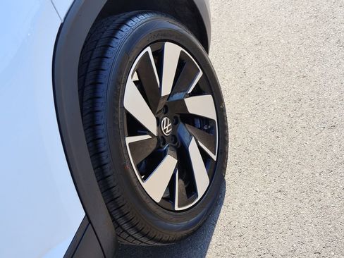 Used 2024 Volkswagen Atlas Cross Sport SE image 43