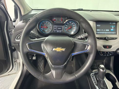 Used 2017 Chevrolet Cruze LS FWD image 15