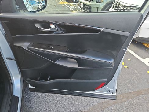 Used 2019 Kia Sorento LX image 29