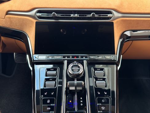 New 2025 Aston Martin V8 Vantage Coupe image 13